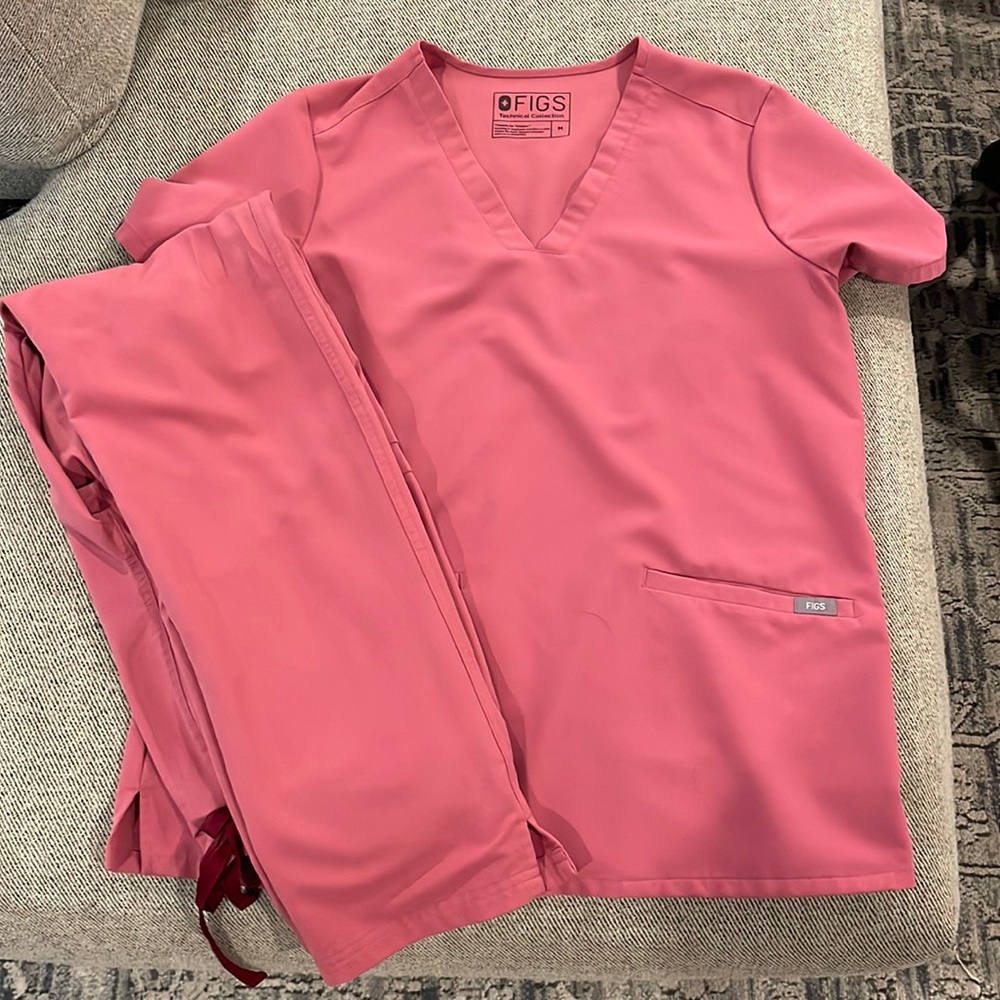 Mauve colored women’s fig medium scrub set
